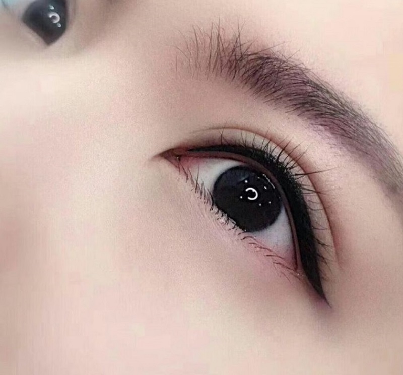 Chi phí phun mí mở tròng trên thị trường rất đa dạng