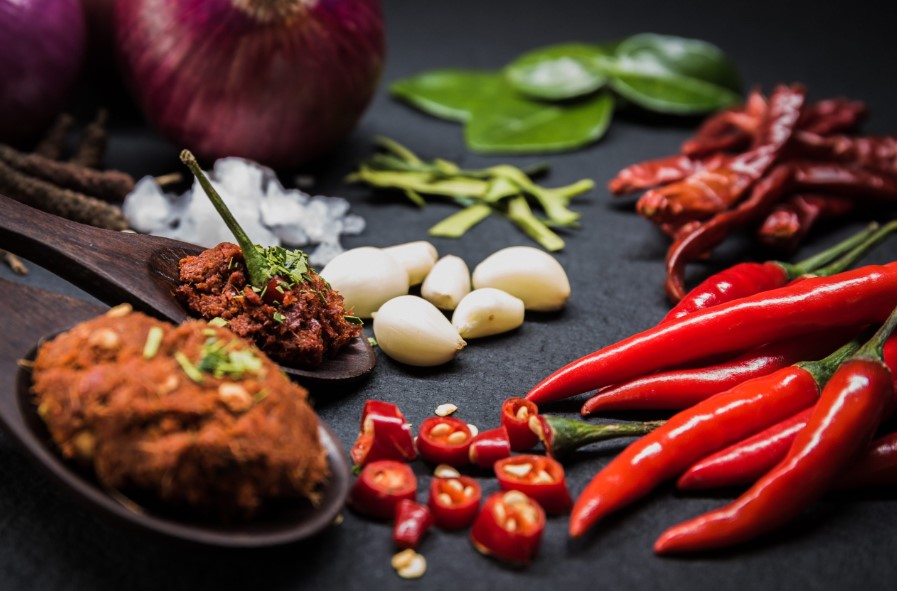 Đồ ăn cay nóng làm chậm quá trình phục hồi sau phun mí