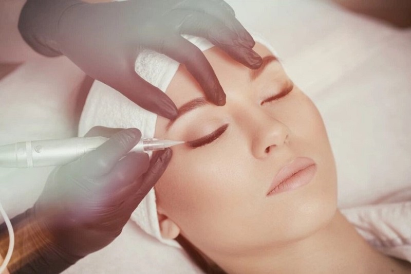 Nên thực hiện phun mí tại địa chỉ thẩm mỹ uy tín để tránh biến chứng xảy ra