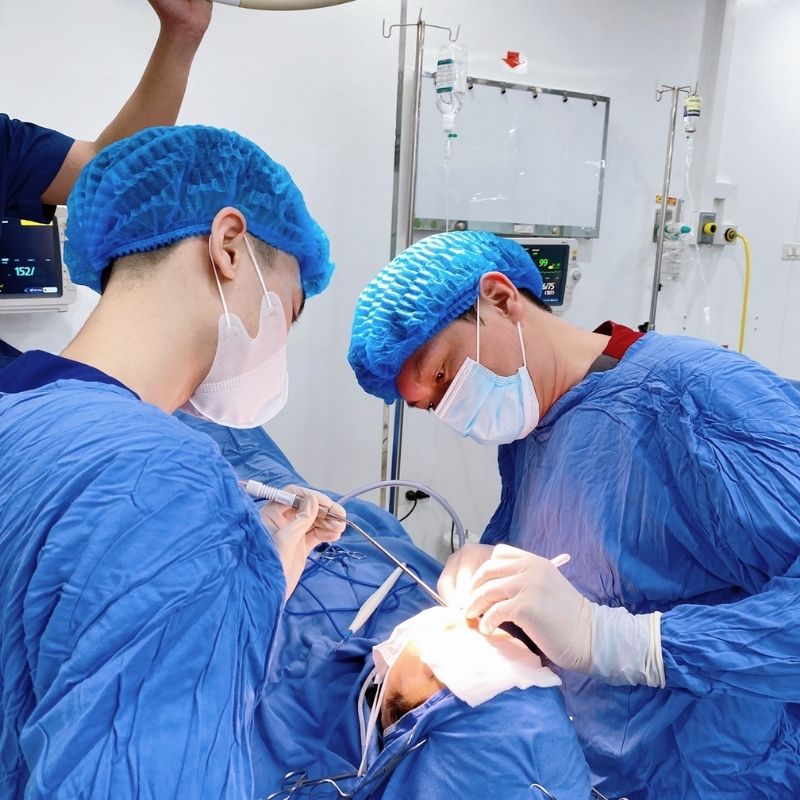 Kỹ thuật của bác sĩ cũng là yếu tố quan trọng trong quá trình nâng mũi