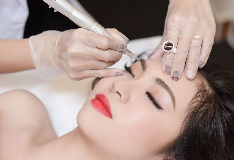 Nên thực hiện phun thêu lông mày tại cơ sở thẩm mỹ uy tín