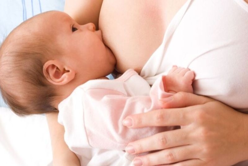 Sau sinh cần đợi khoảng thời gian nhất định mới nên nâng ngực