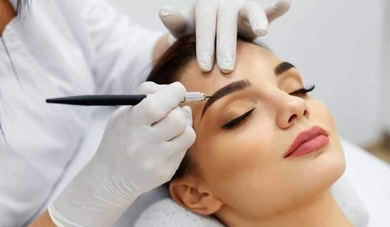 Kỹ thuật điêu khắc ảnh hưởng đến màu sắc của lông mày