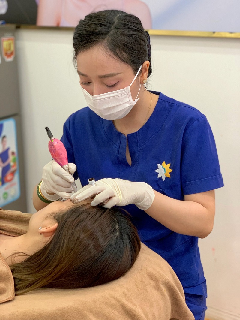 Nên lựa chọn cơ sở thẩm mỹ uy tín, kỹ thuật viên có tay nghề cao