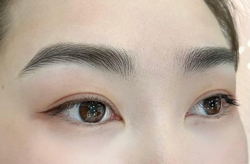 Lông mày sau bong vảy sẽ tự nhiên và hài hòa hơn