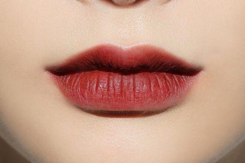 Màu đỏ rượu phù hợp với da ngăm