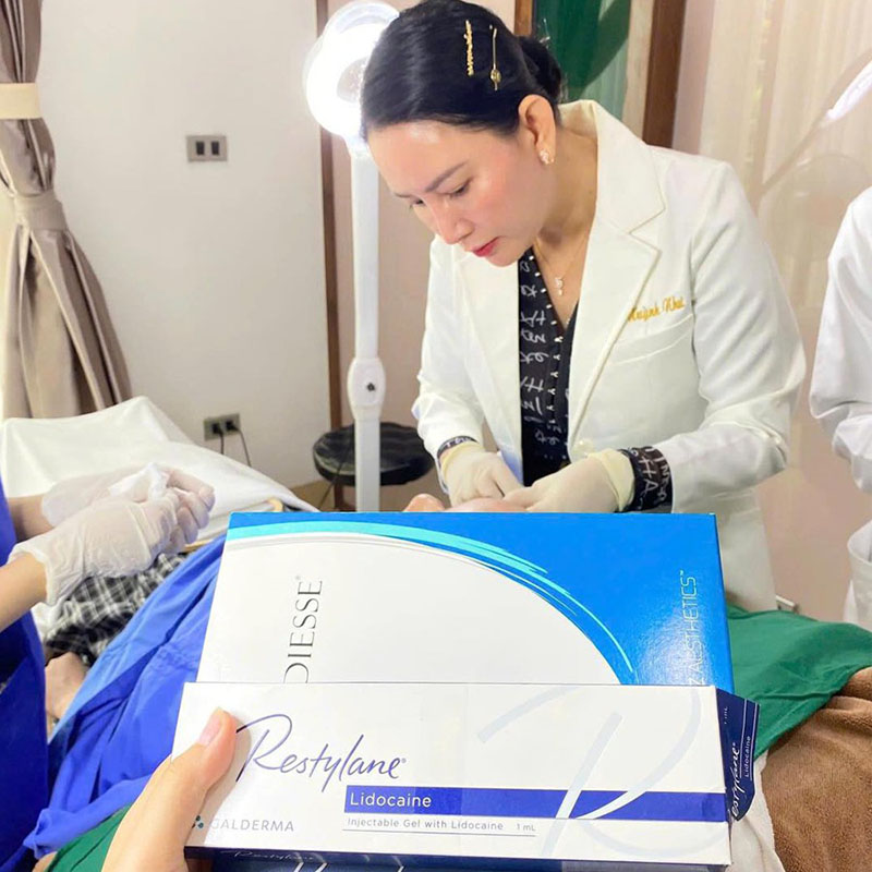 Bác sĩ da liễu nhiều kinh nghiệm, thao tác tiêm filler chính xác