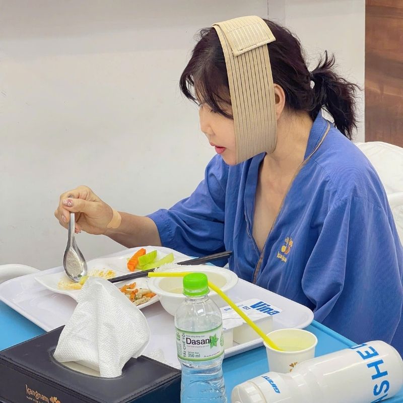 Thời gian đầu sau phẫu thuật có thể khó khăn trong ăn uống