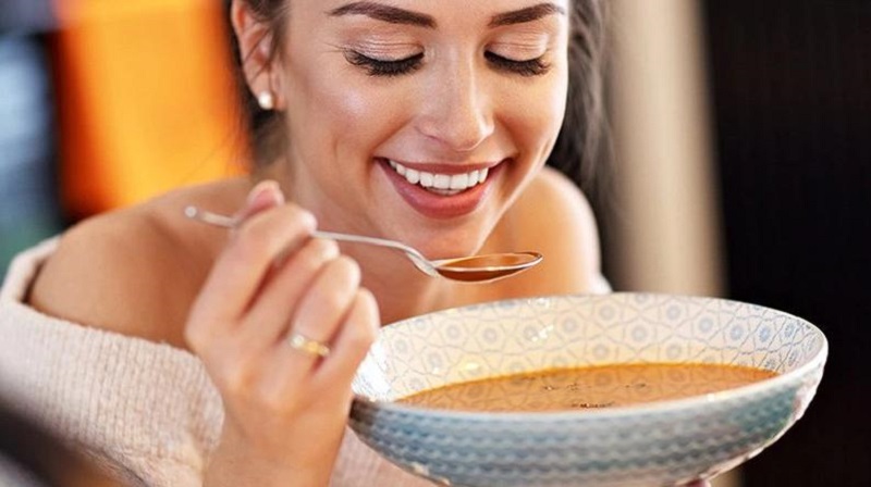 Ăn đồ mềm như cháo, soup để hạn chế nhai vùng trồng răng