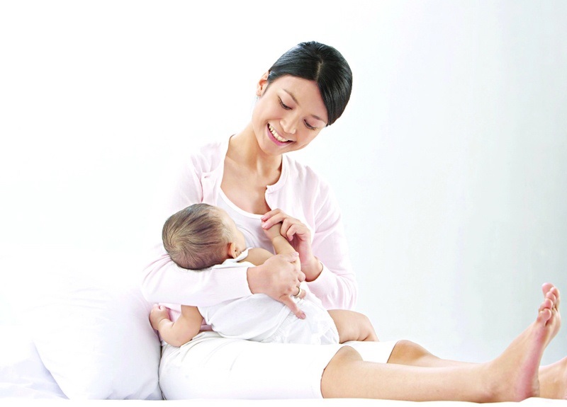 Phụ nữ đang cho con bú vẫn có thể trồng răng được nếu sức khỏe của mẹ cho phép