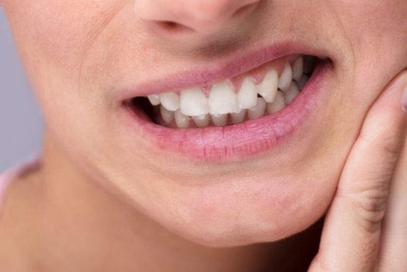 Đau răng sứ sau 1 tuần là không bình thường