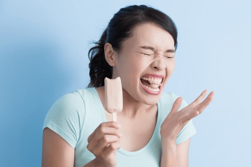 Răng ê buốt khi ăn đồ lạnh