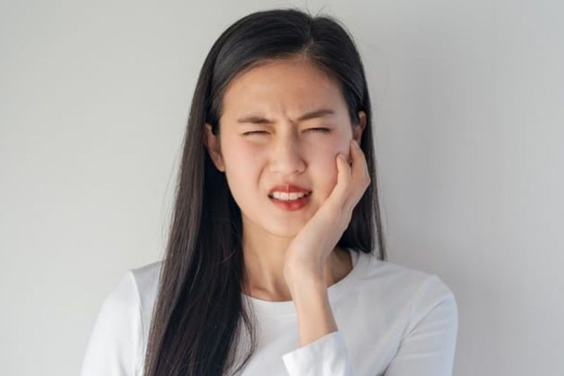 Bọc răng sứ gây ê buốt nếu thực hiện sai kỹ thuật