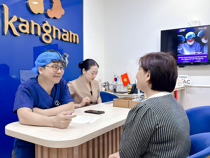 Bác sĩ hút mỡ có chuyên môn và kinh nghiệm lâu năm sẽ giảm thiểu rủi ro cho khách hàng