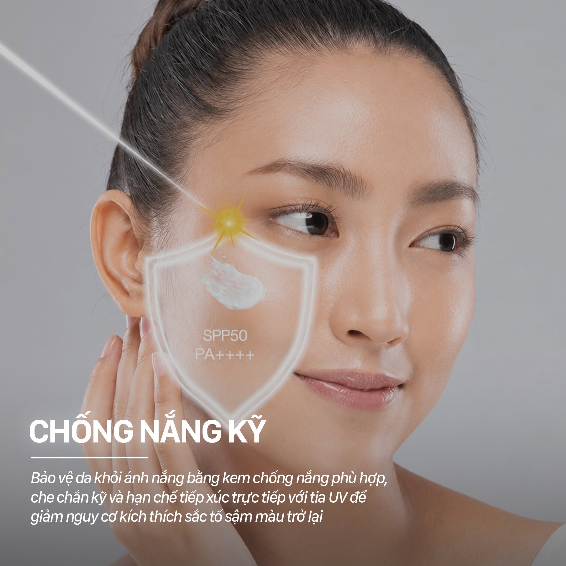 Chống nắng kỹ, che chắn và hạn chế tiếp xúc trực tiếp với tia UV là bước quan trọng giúp kiểm soát sắc tố và hạn chế nám sậm màu trở lại sau điều trị.