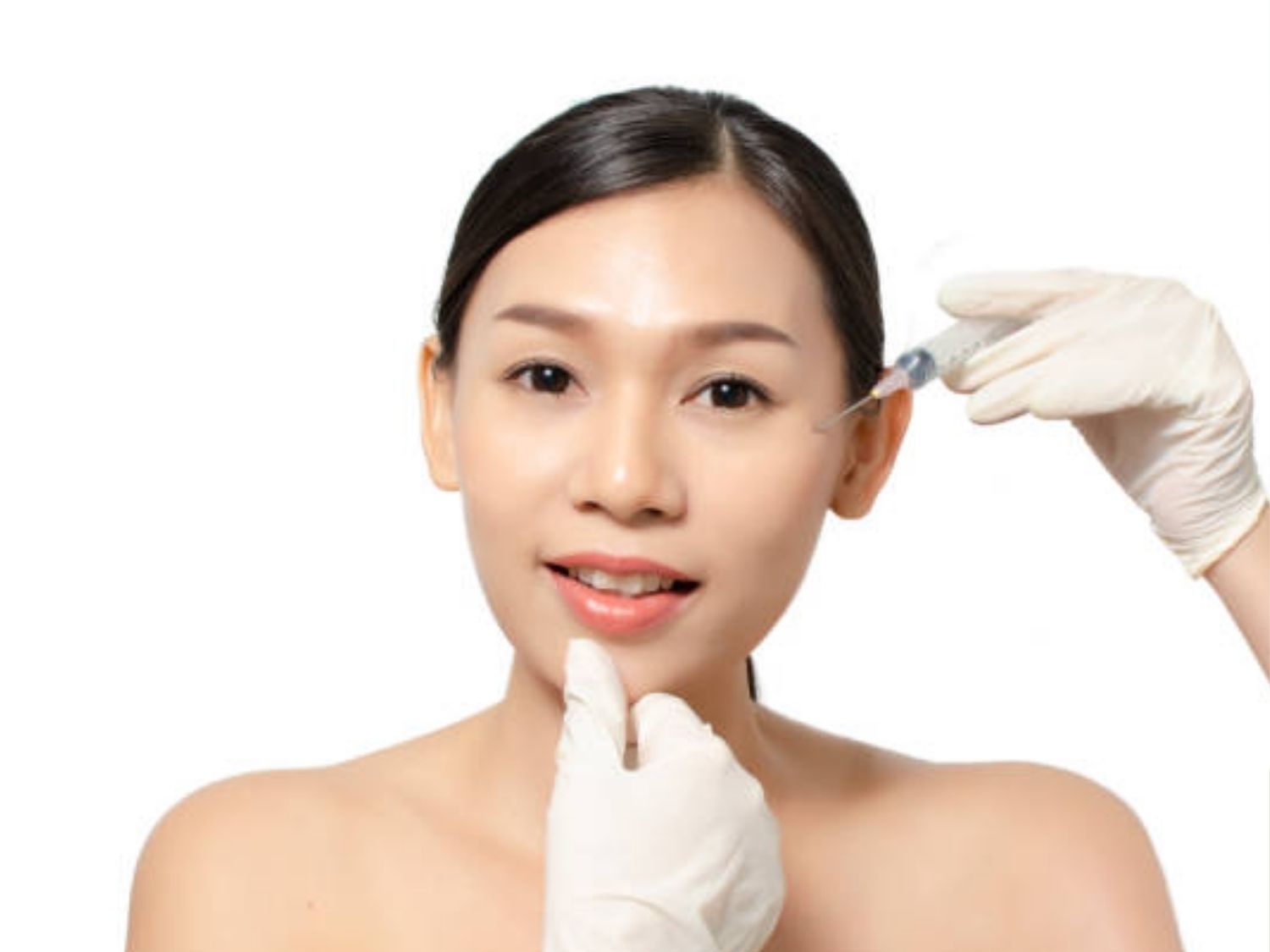 Tiêm Botox đưa Botulinum Toxin phù hợp vào đúng nhóm cơ tạo nếp nhăn, giúp cơ thư giãn vừa đủ nhưng vẫn bảo tồn chuyển động của các cơ biểu cảm xung quanh