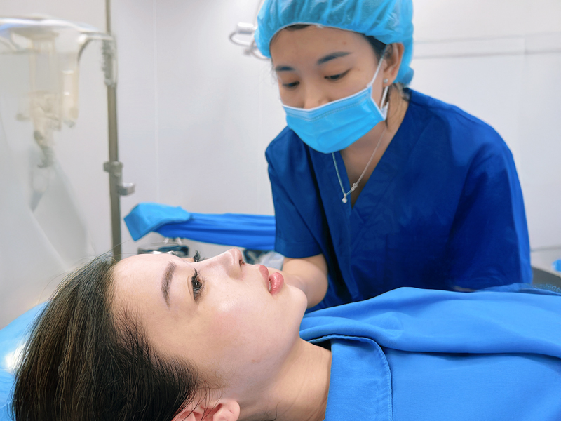 khách hàng được chăm sóc hậu phẫu chu đáo tại Kangnam
