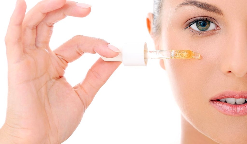 Sau peel, các sản phẩm dưỡng và phục hồi nên được sử dụng phù hợp với tình trạng da, tránh tự ý dùng hoạt chất mạnh quá sớm khiến da kích ứng hoặc thâm sạm kéo dài.