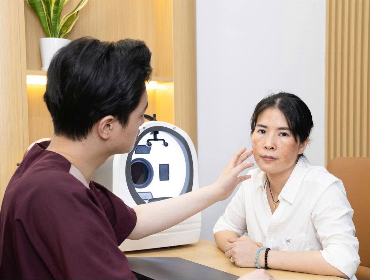 Cần tái khám với bác sĩ chuyên khoa Da liễu để đánh giá tình trạng da sau trị nám