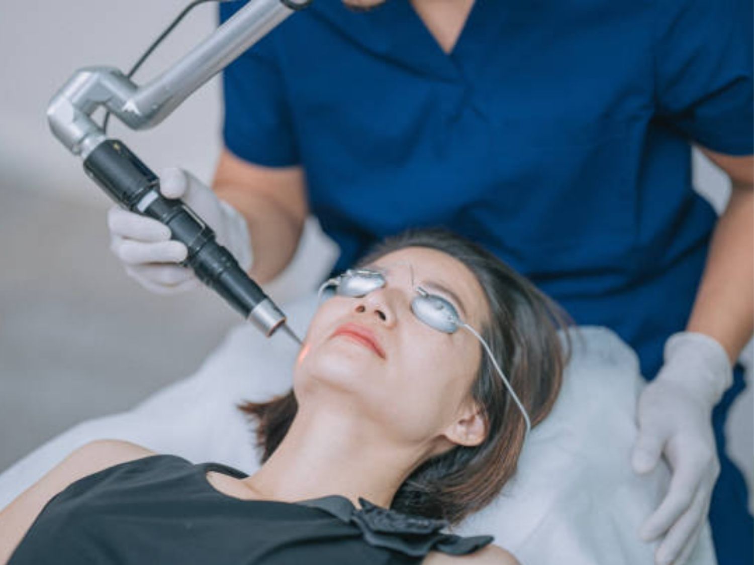 Laser Picosure Discovery là giải pháp điều trị nám công nghệ cao, tác động chính xác vào chân nám