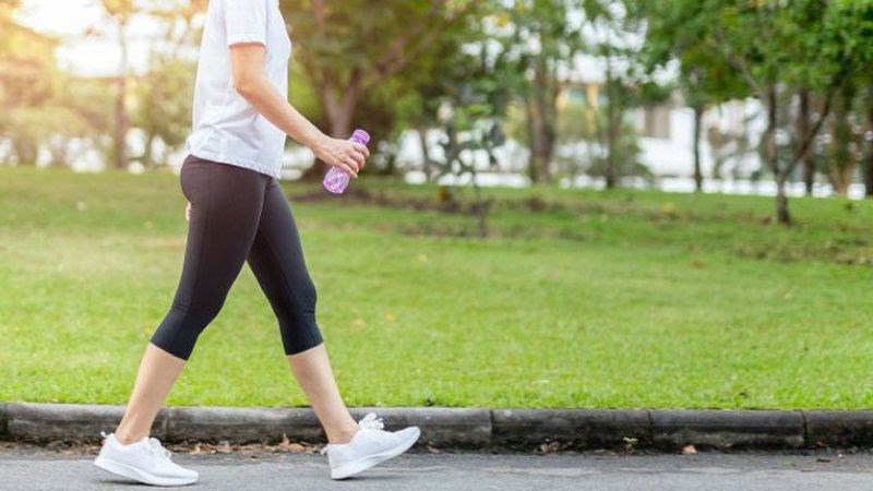Vận động nhẹ nhàng theo hướng dẫn của bác sĩ