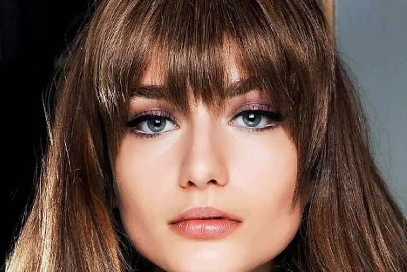 Cằm vuông là cằm có đường viền hàm rõ ràng và góc cạnh