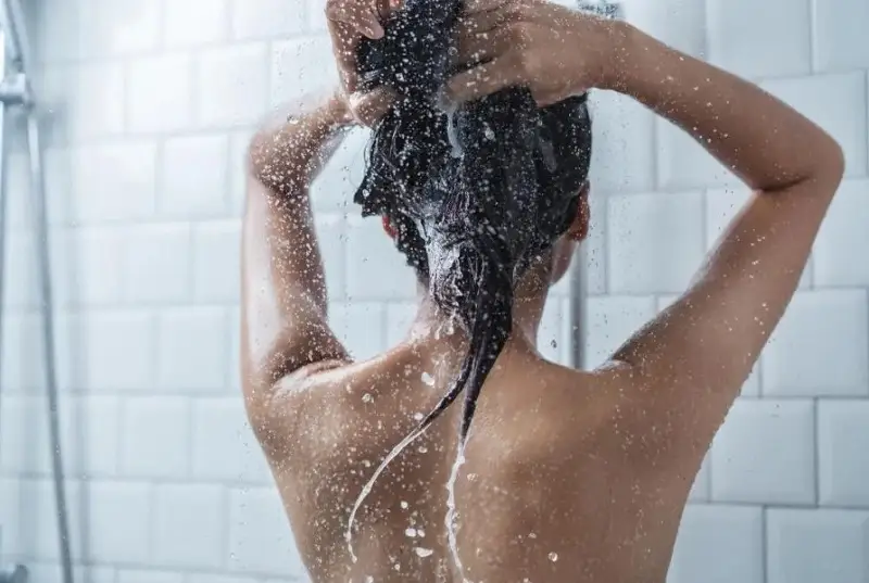 Kiêng tắm trực tiếp vào vùng hút mỡ sau khoảng 3 - 4 ngày