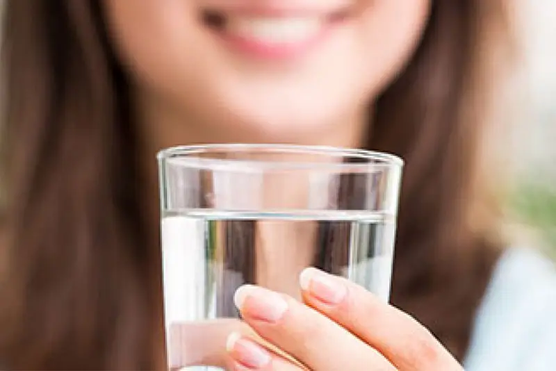 Uống nhiều nước sau nâng mũi giúp mũi nhanh phục hồi