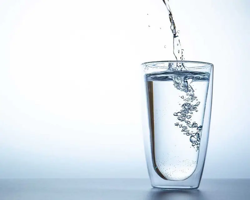 Uống nhiều nước sẽ kích thích quá trình trao đổi chất