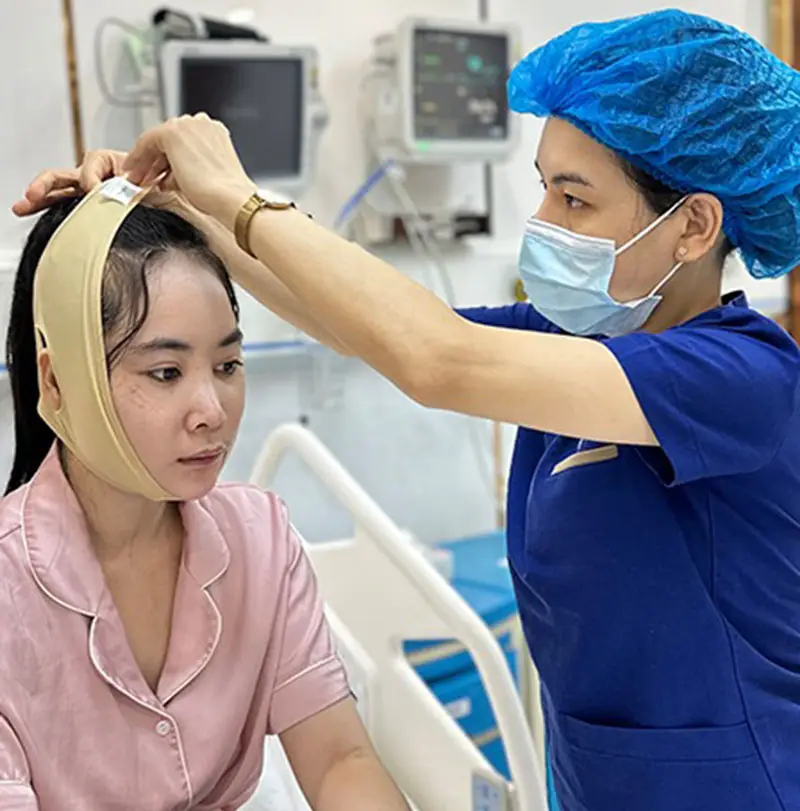 Tái khám đúng hẹn sau phẫu thuật