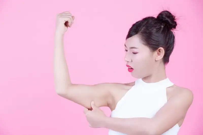 Hút mỡ bắp tay giúp cánh tay thon gọn, săn chắc