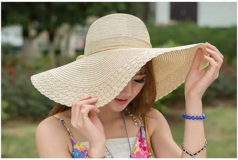 Bảo vệ mí mắt bằng mũ nón, che chắn cẩn thận khi ra ngoài