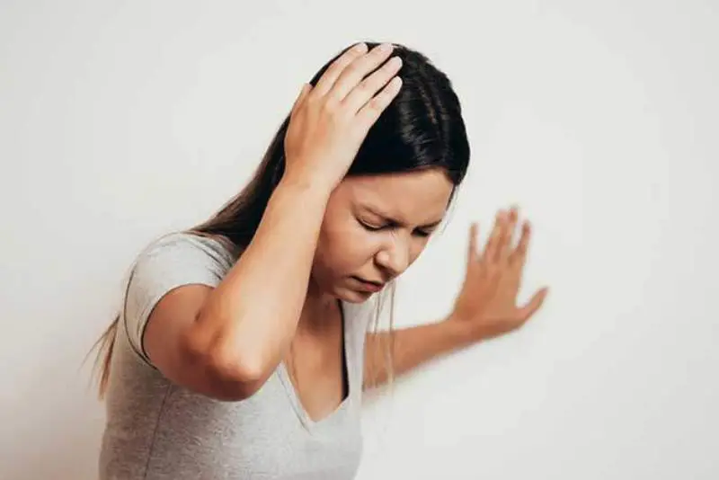 Nhức đầu sau khi tiêm filler