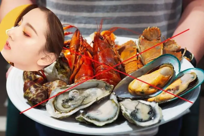 Người vừa cắt cánh mũi nên kiêng hải sản để tránh kích ứng và giúp vết thương nhanh lành