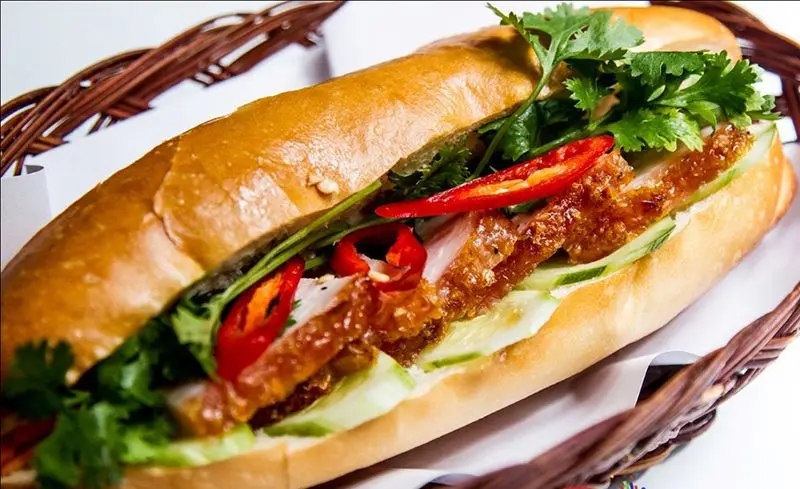 Cắt mí ăn bánh mì không gây ảnh hưởng đến quá trình lành vết thương