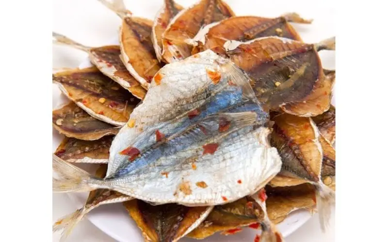 Khách hàng nên kiêng ăn các loại cá khô thời gian hậu phẫu sau cắt mí