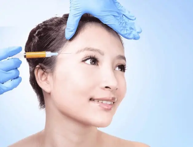 Cấy mỡ tự thân không gây đau vì trước khi thực hiện, bác sĩ sẽ tiến hành tiêm thuốc gây tê/gây mê