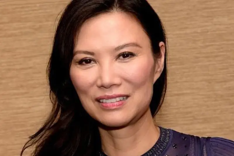 Gò má cao khiến gương mặt có phần dữ dằn