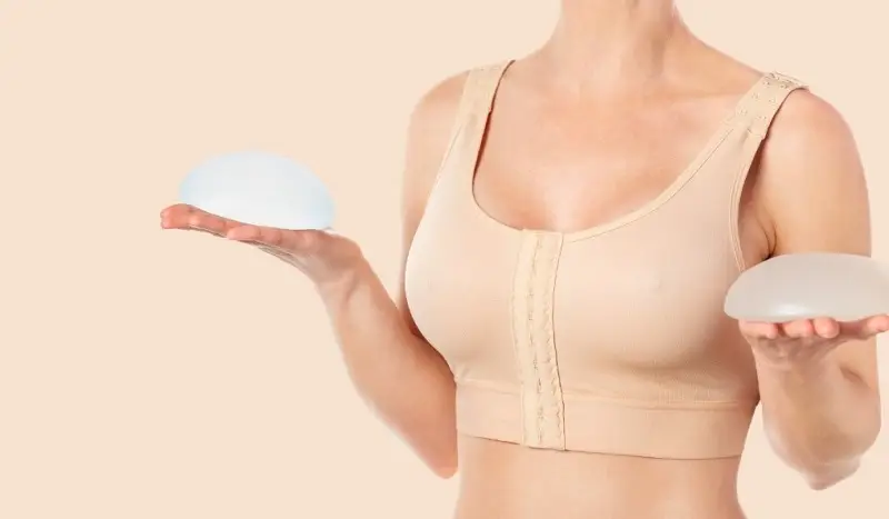 Nâng ngực vẫn có thể đi máy bay