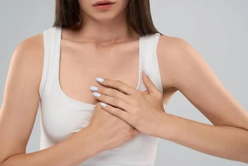 Ngực nhỏ gây tâm lý tự ti nên cân nhắc nâng ngực