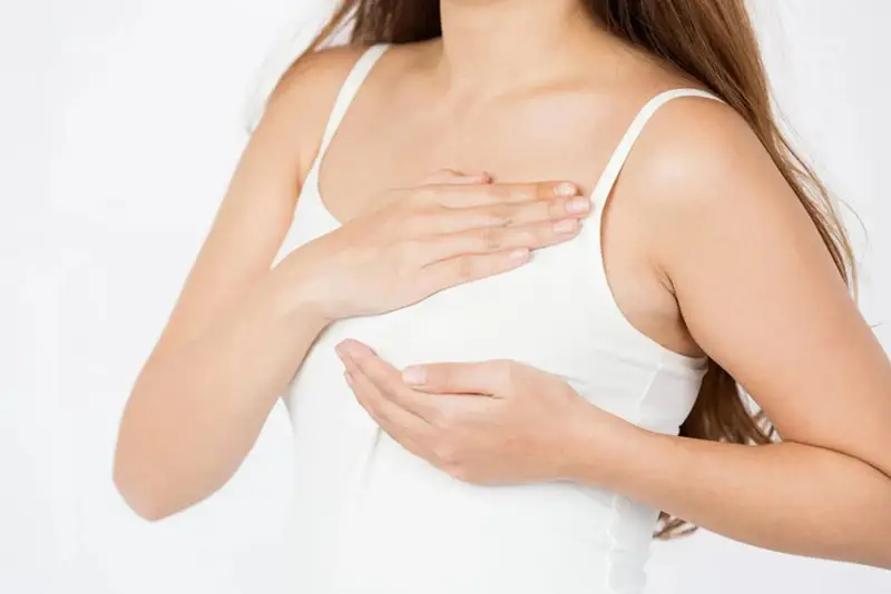 Massage ngực sau nâng ngực cầb nhẹ nhàng, an toàn và chính xác