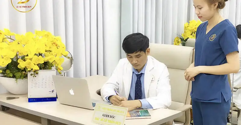 Bác sĩ Duy là một trong những bác sĩ cắt mí mắt đẹp tphcm