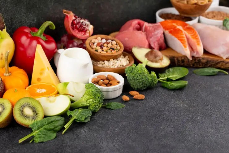 Bổ sung đầy đủ chất dinh dưỡng giúp cơ thể nhanh phục hồi, giảm sưng tấy sau cắt mí