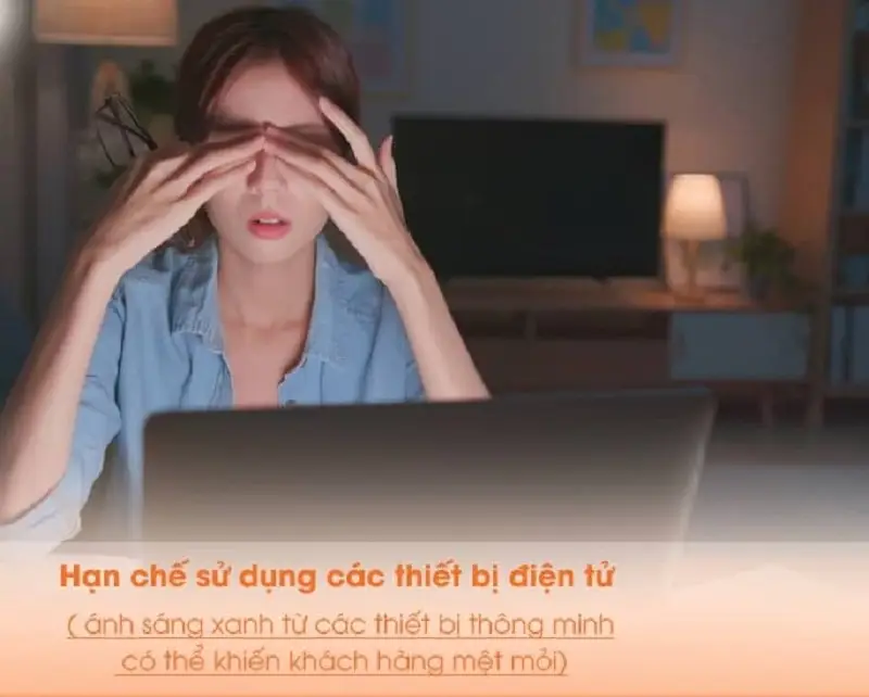 Khách hàng nên hạn chế sử dụng thiết bị điện tử sau khi cắt mí