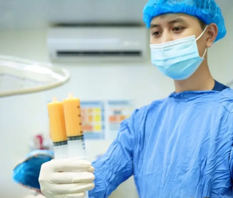 Những bác sĩ có tay nghề cao sẽ đảm bảo an toàn và hiệu quả cho khách hàng khi cấy mỡ bàn tay