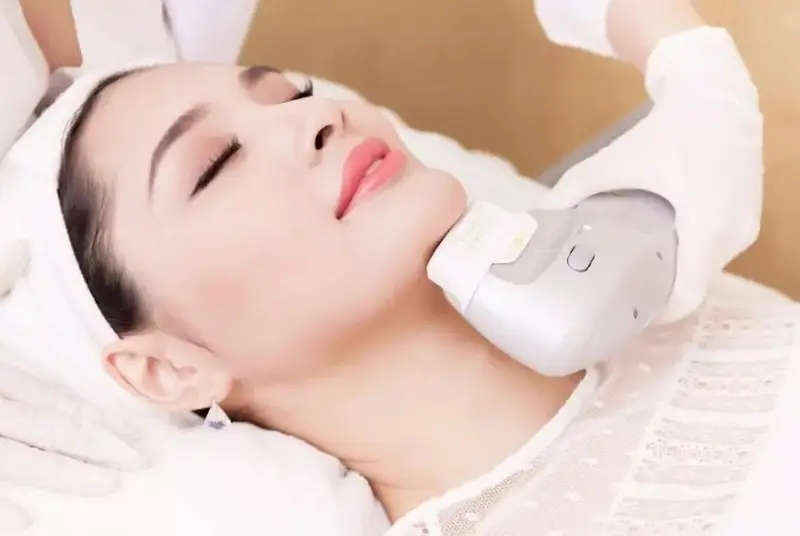 Trẻ hóa Hifu sử dụng sóng siêu âm để tác động sâu vào bên trong da mặt