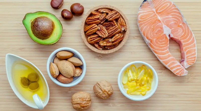 Ăn nhiều thực phẩm giàu protein, canxi, DHA, vitamin hỗ trợ quá trình giảm mỡ toàn thân, duy trì cảm giác no lâu