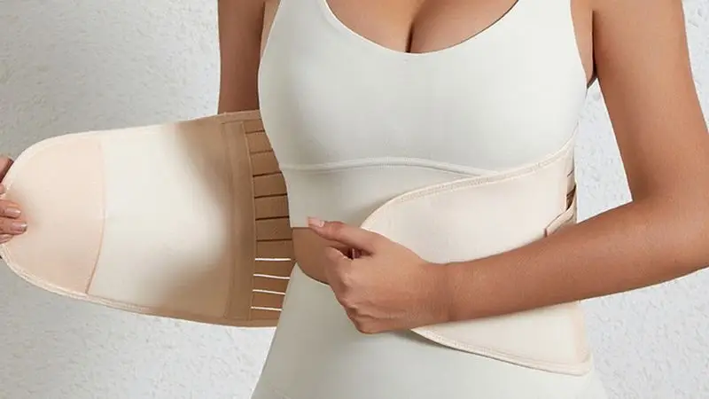 Cần đeo đai định hình liên tục sau khi hút mỡ bụng