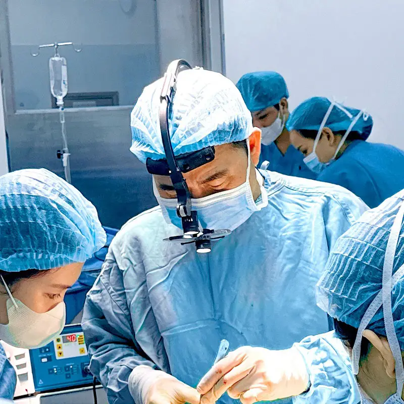 Những bác sĩ có tay nghề giỏi sẽ giúp đảm bảo an toàn cho khách hàng khi hút mỡ má