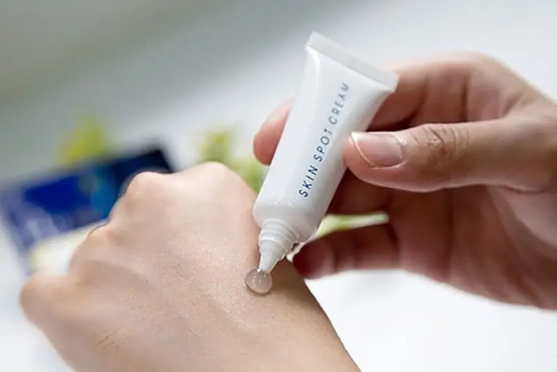 Kem trị nám tàn nhang giá bình dân Skin Spot Cream